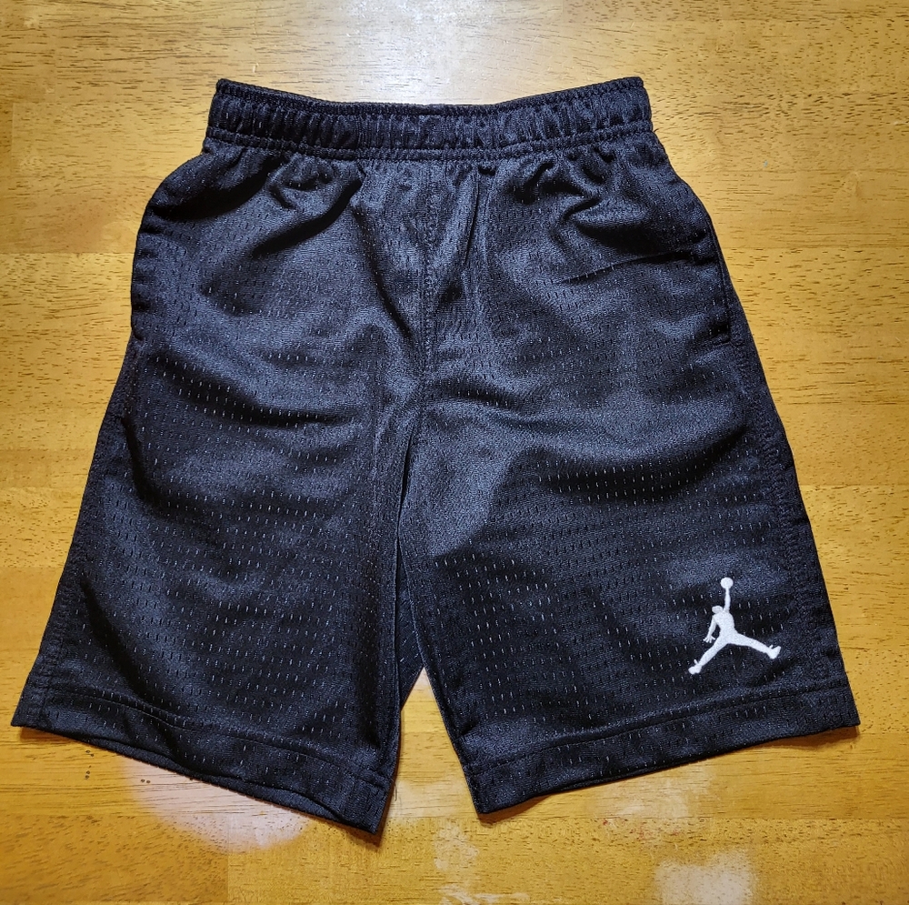 AND1 BOY'S ATHLETIC SPORTS SHORTS SZ S age 5/6 EXCELLENT CONDITION